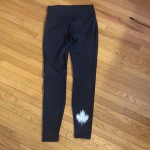 Size 8 lululemon wunder train team Canada leggings